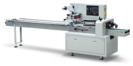 Film horizontal rotatoire automatique de machine à emballer d'écoulement tirant vers le bas