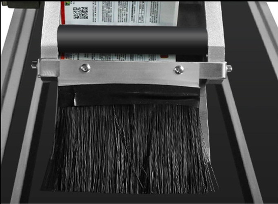 Un détergent de machine à étiquettes de côté machine à emballer automatique de boîte autocollant auto-adhésif
