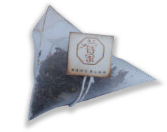 Sachet à thé automatique de la machine 10g d'emballage alimentaire de filtre en nylon de pyramide avec l'étiquette de ficelle