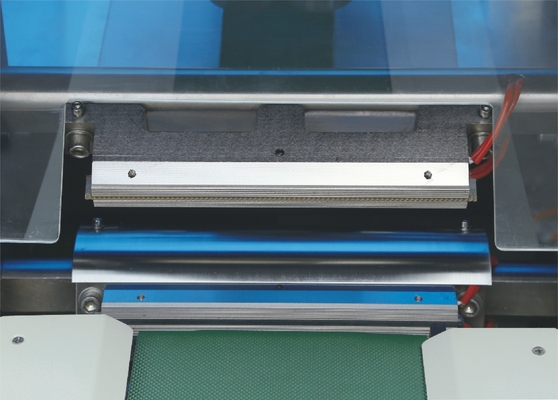 Machine horizontale automatique rotatoire de paquet d'écoulement avec tirer le film vers le haut