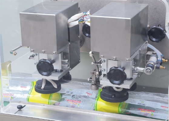 Automatisé échangeant la machine à emballer horizontale de poche avec le film de PE