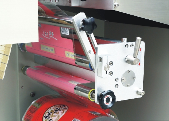 Film de traction horizontal automatique rotatoire des biscuits 250mm de machine à emballer d'écoulement vers le bas